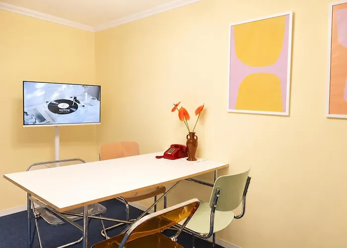 Shinchon Ground Floor, Entire Private 3br House Апартаменты Сеул