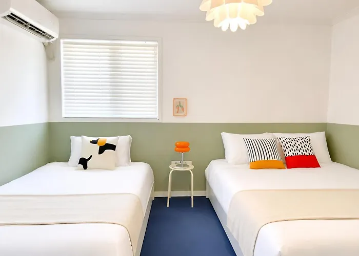 Апартаменты Shinchon Ground Floor, Entire Private 3br House Сеул