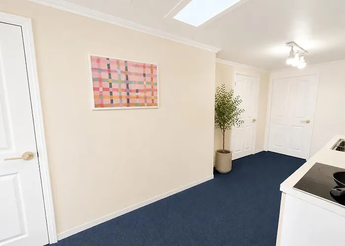 Shinchon Ground Floor, Entire Private 3br House Сеул
